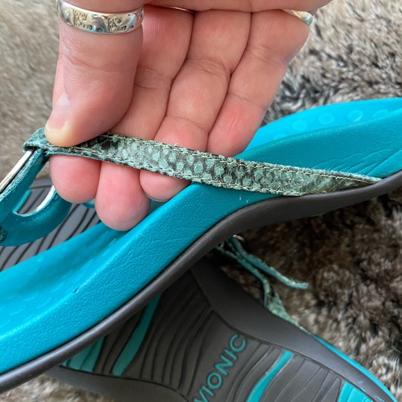 Vionic Women’s Rest Karina Backstrap Sandal in Teal Snakeskin W/ Silver. Sz. 6M. - Picture 11 of 11